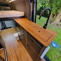 campervan-man-tge-3140-crafter