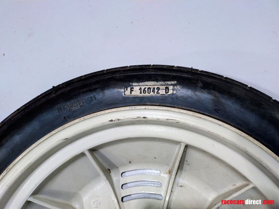 bmw-m1-complete-spare-wheel