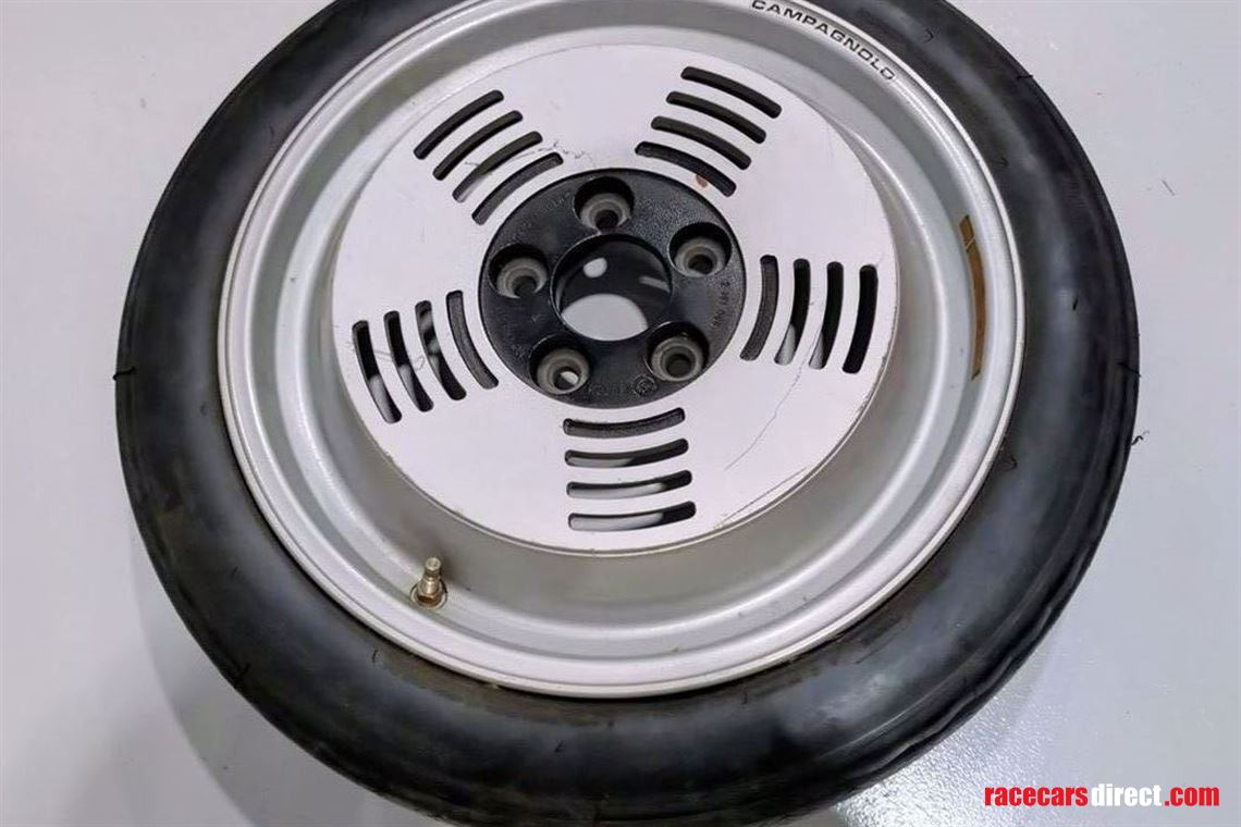 bmw-m1-complete-spare-wheel