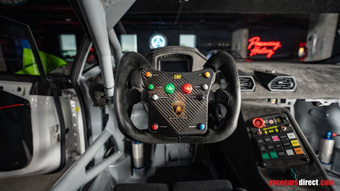 2015-lamborghini-huracan-super-trofeo-evo-upg