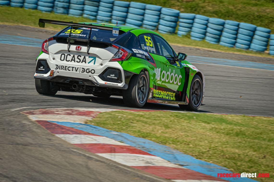 2-honda-civic-type-r-fk7