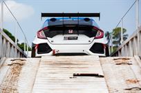 2-honda-civic-type-r-fk7