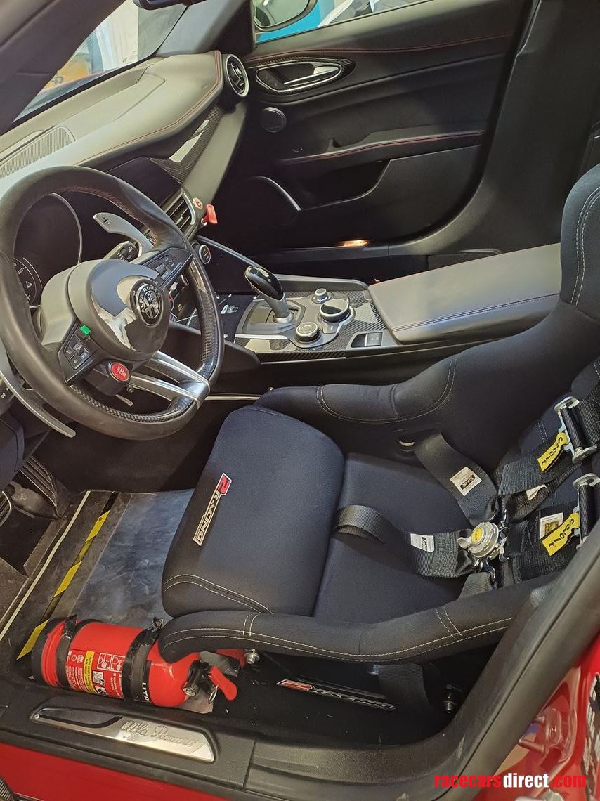 alfa-romeo-giulia-quadrifoglio-crashed