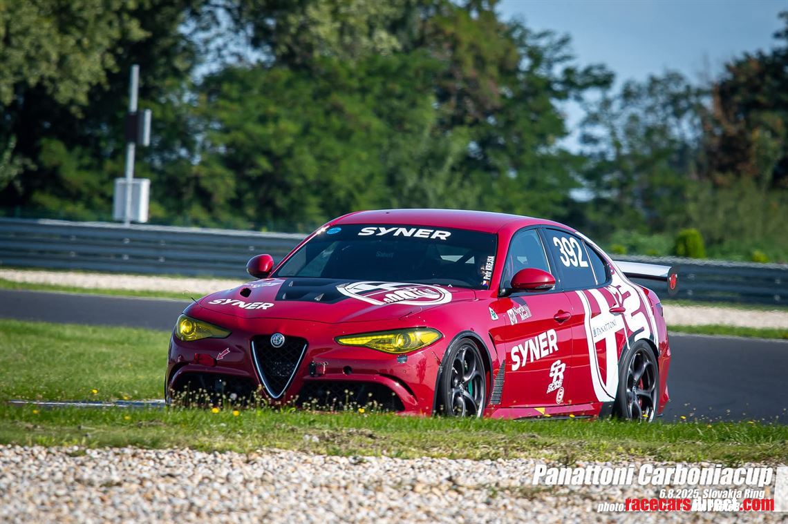 alfa-romeo-giulia-quadrifoglio-crashed