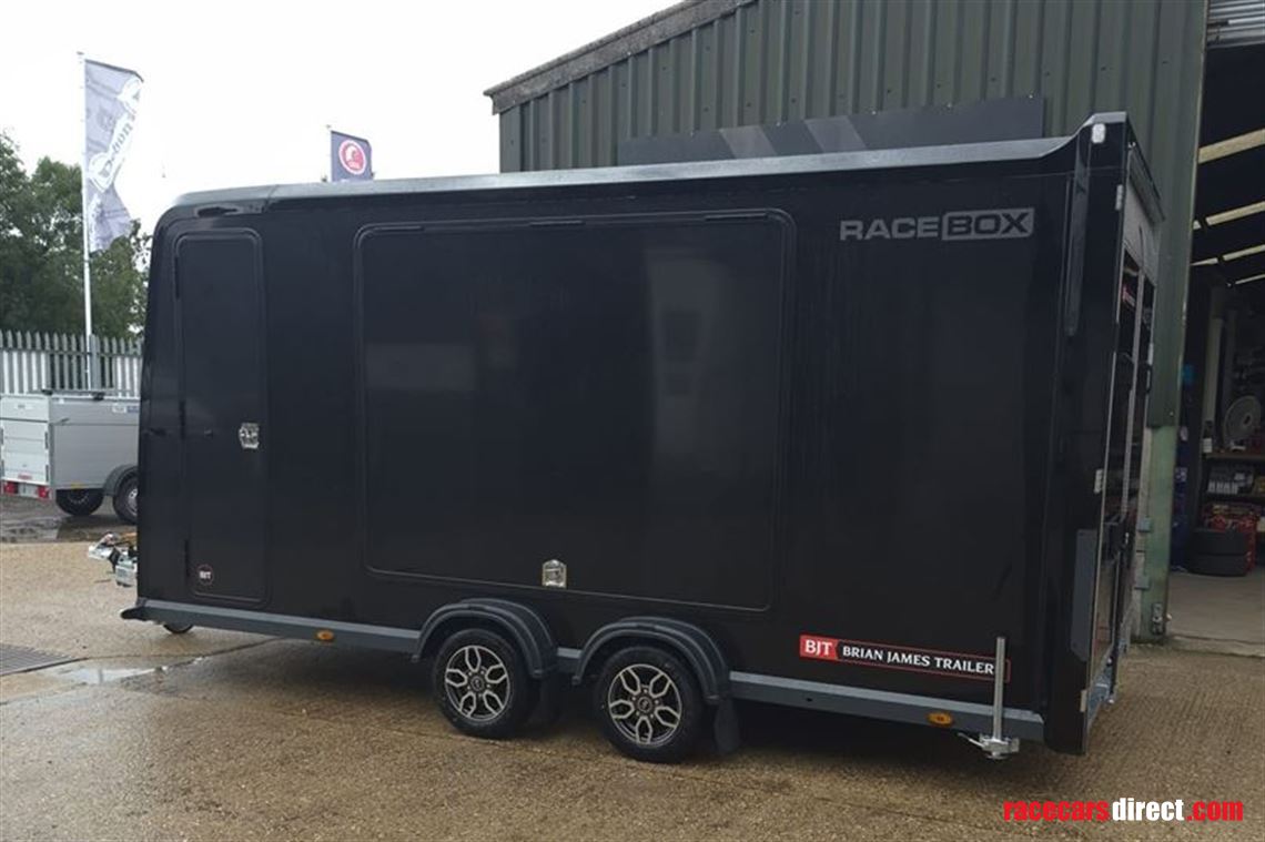 brian-james-race-box-45m-x-19m-black-3000kg-g