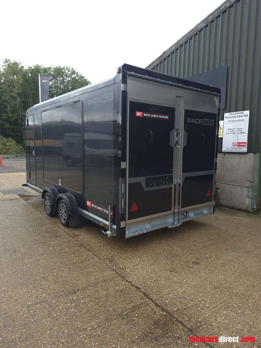 brian-james-race-box-45m-x-19m-black-3000kg-g
