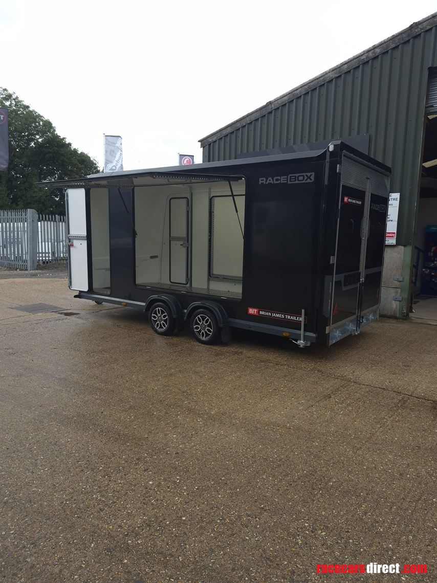 brian-james-race-box-45m-x-19m-black-3000kg-g