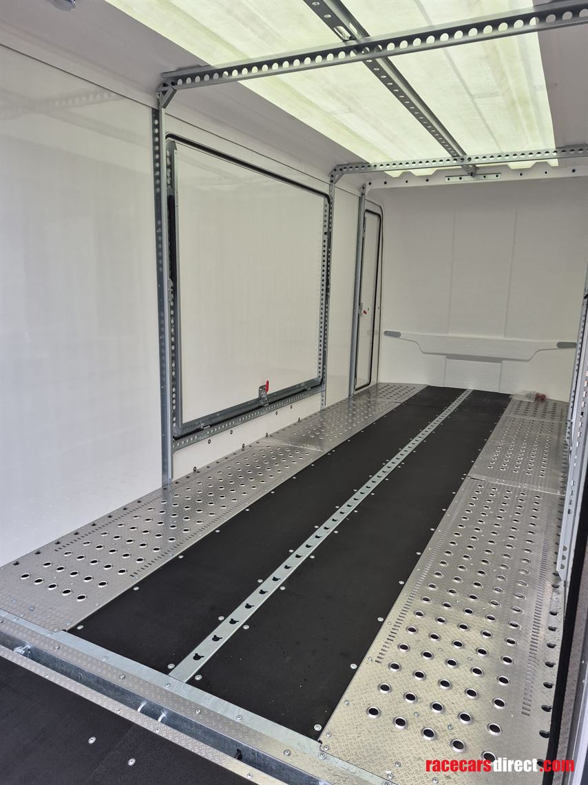 brian-james-race-box-5m-x-19m-3000kg-gvw-twin