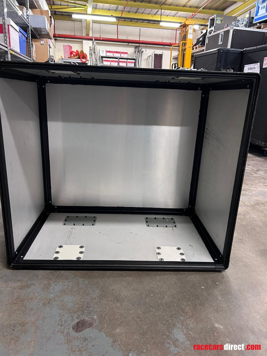 quentor-black-lockable-flight-cases