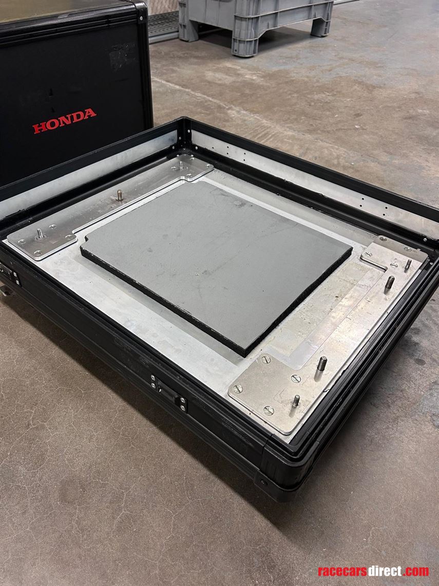 quentor-black-lockable-flight-cases