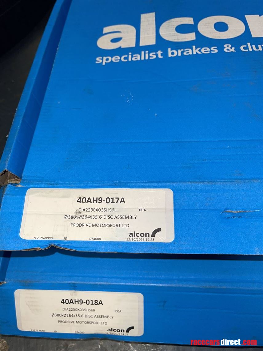 gt4-aston-martin-front-discs-bells