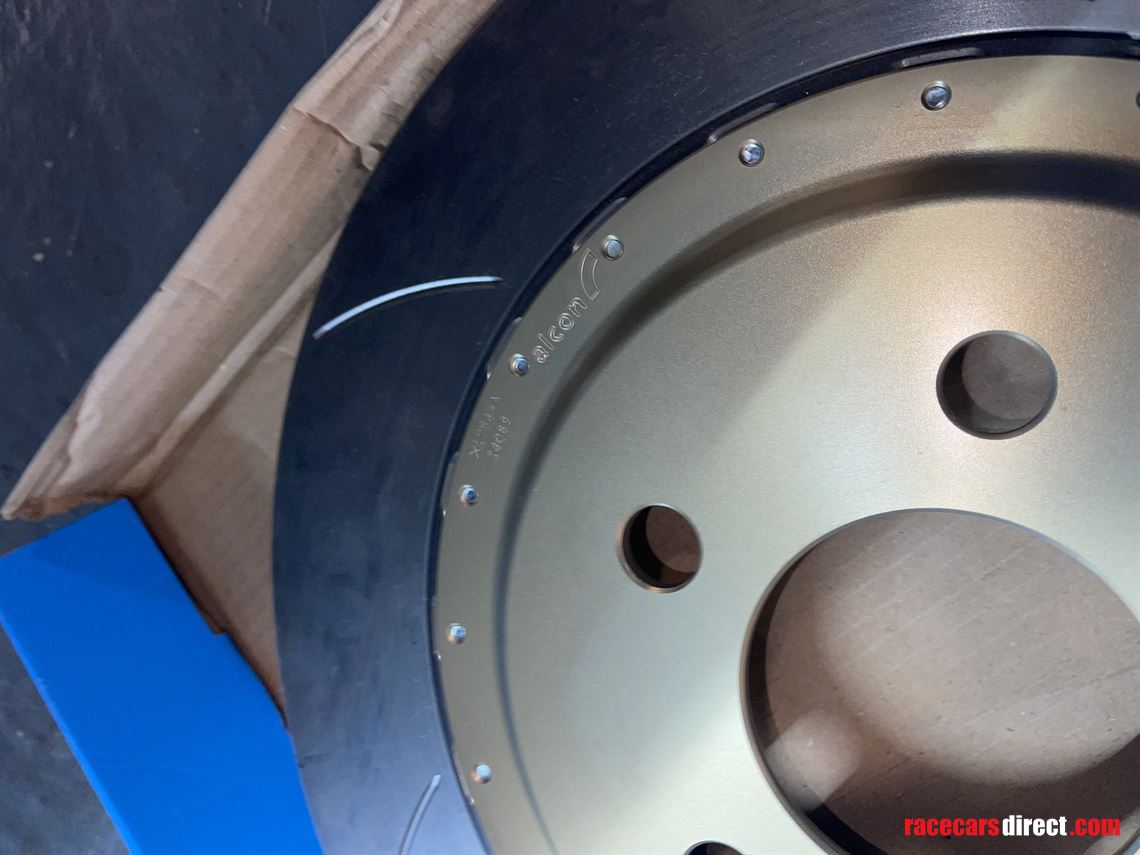 gt4-aston-martin-front-discs-bells