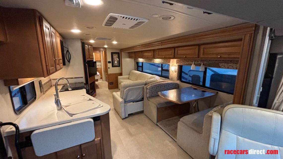 2016-model-winnebago-sunstar-lx35f