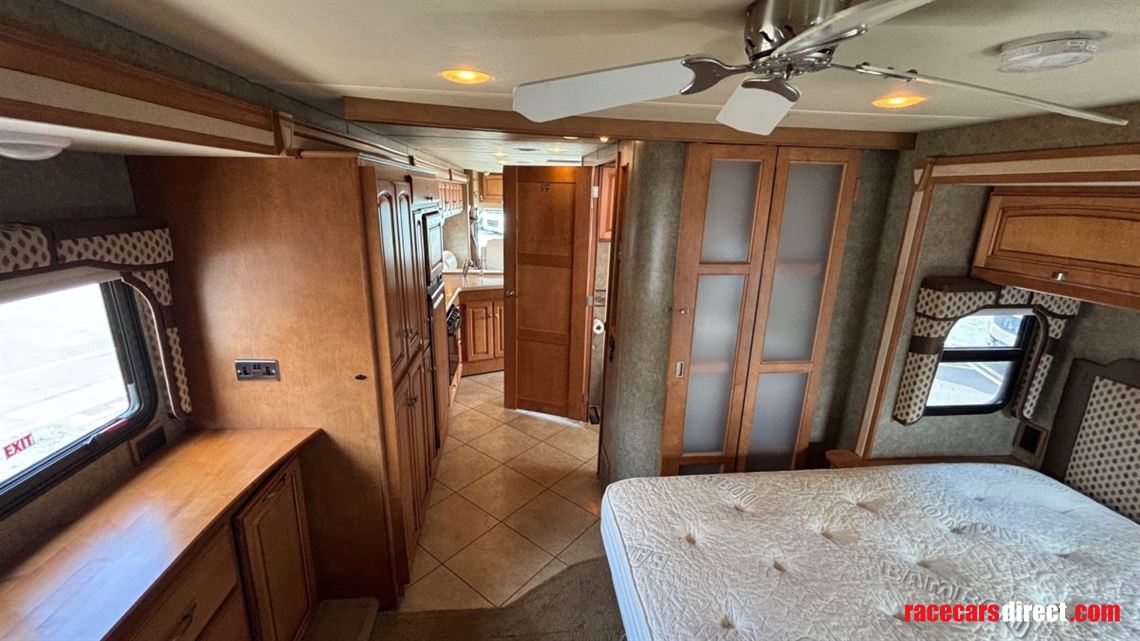 2013-winnebago-adventurer-35p