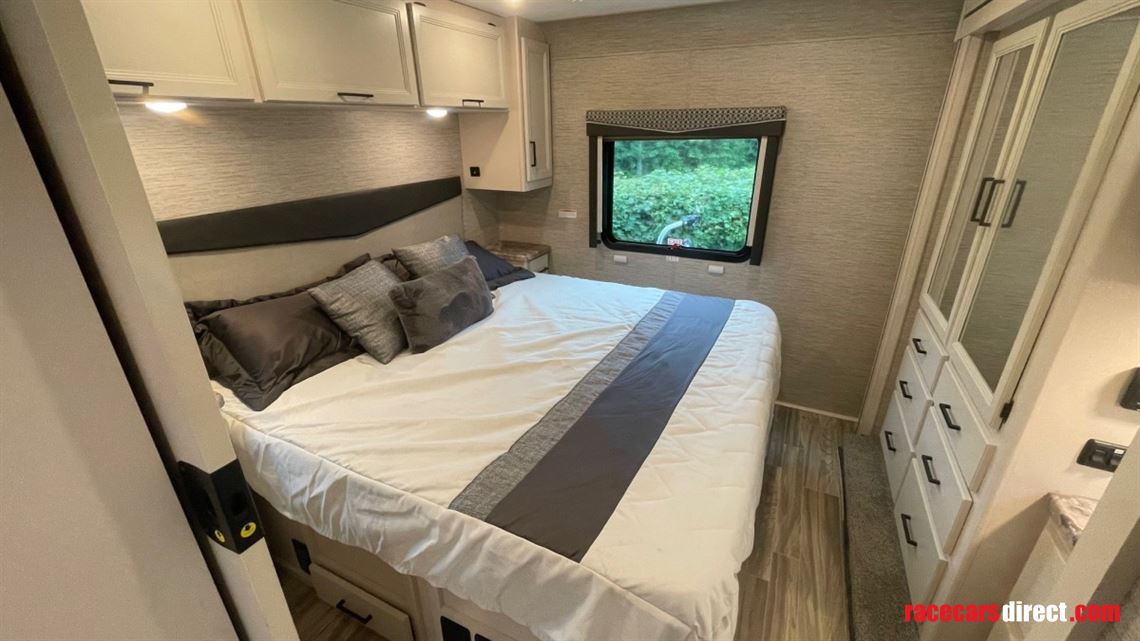 2021-thor-ace-323-bunkhouse