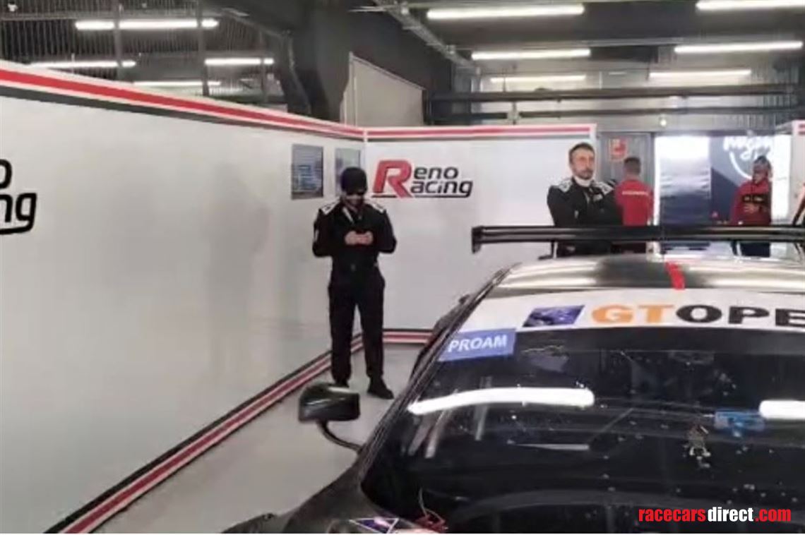 caseliner-seamless-pitwalls