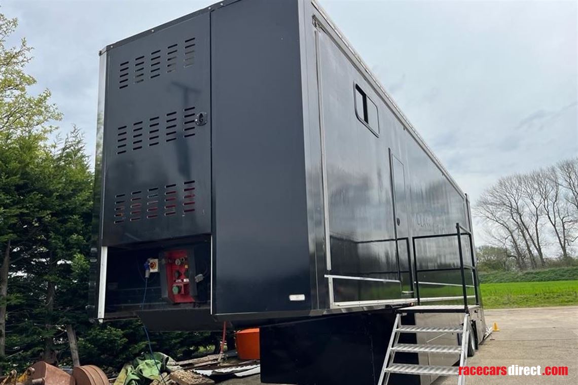 race-trailer-with-office