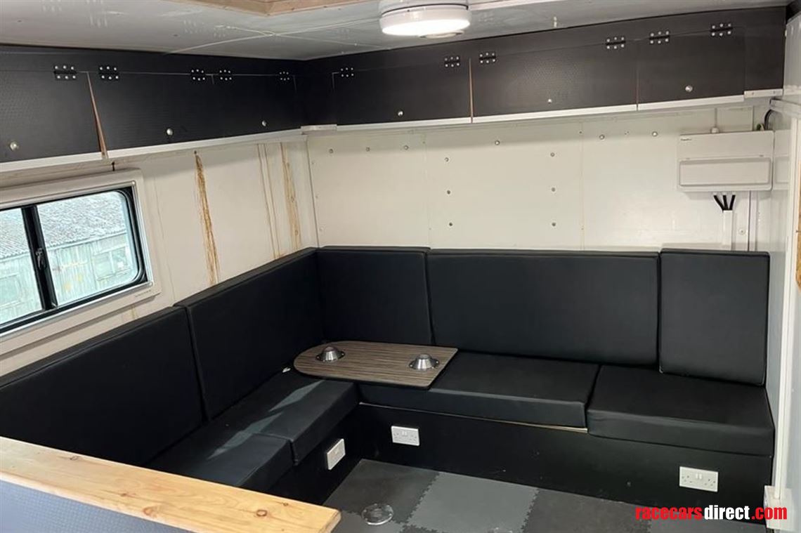 race-trailer-with-office