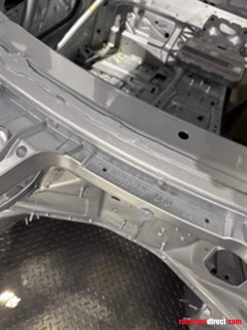 2020-amg-gt4-body-shell