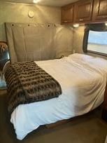 38-ft-coachman-miranda-motorhome-29k-one-owne