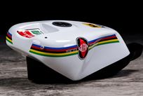 marco-simoncelli-tank-gilera-250
