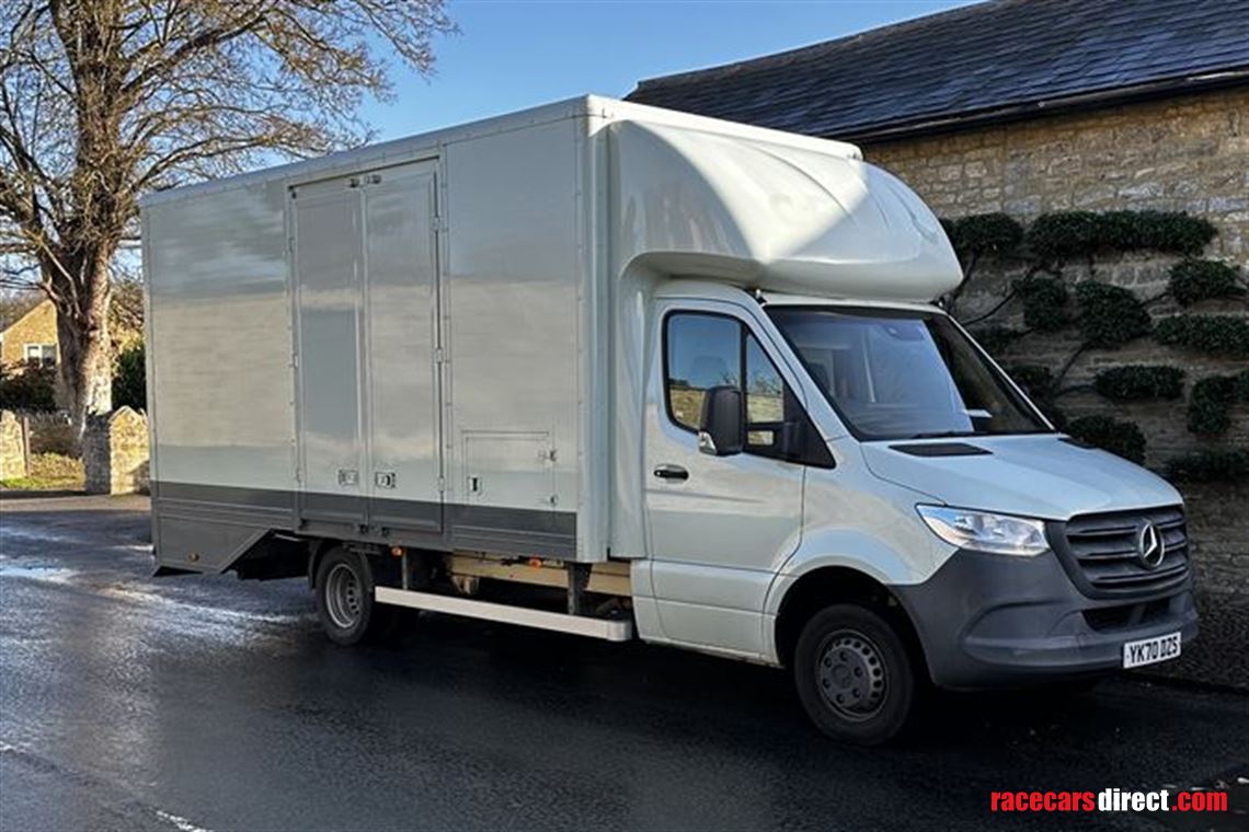fully-enclosed-car-transporter-2020-mercedes