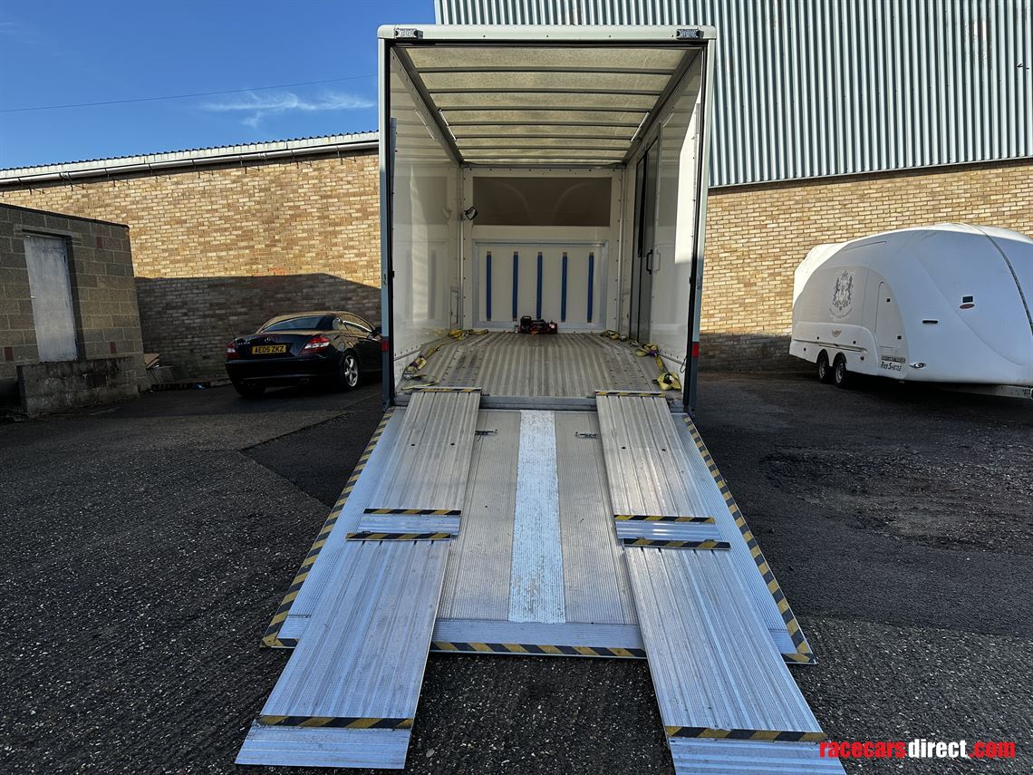 fully-enclosed-car-transporter-2020-mercedes