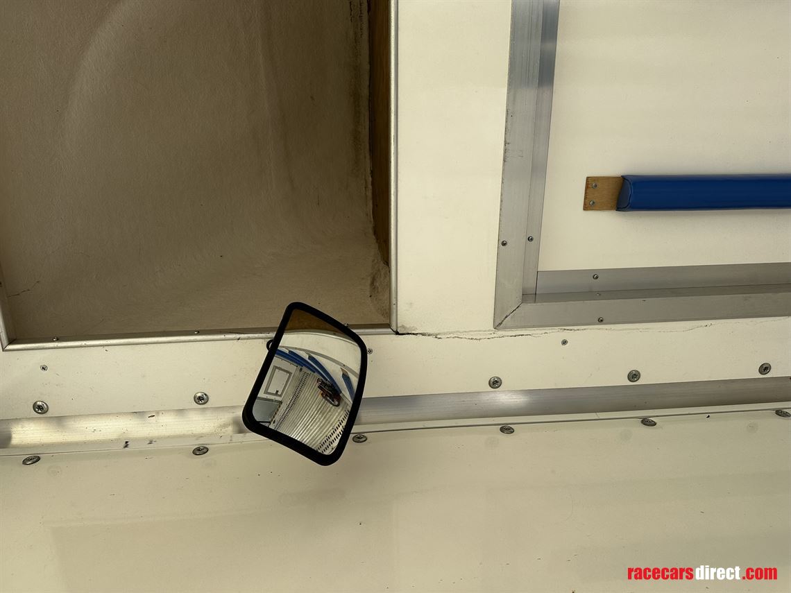 fully-enclosed-car-transporter-2020-mercedes