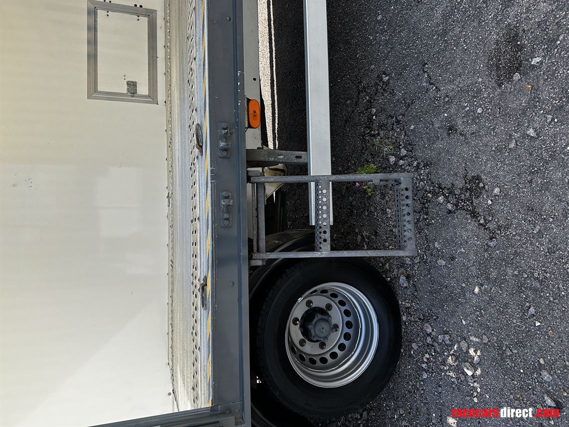 fully-enclosed-car-transporter-2020-mercedes