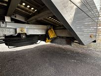 fully-enclosed-car-transporter-2020-mercedes