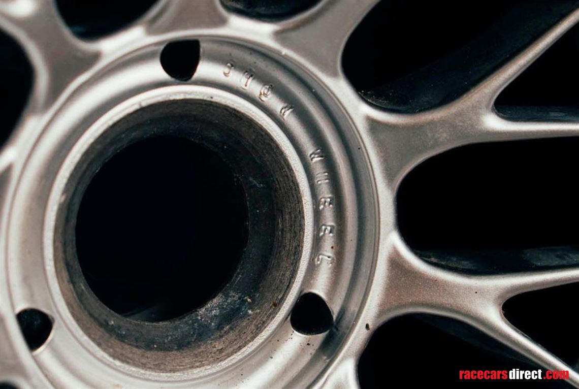 ferrari-f1-wheel-1998-rain