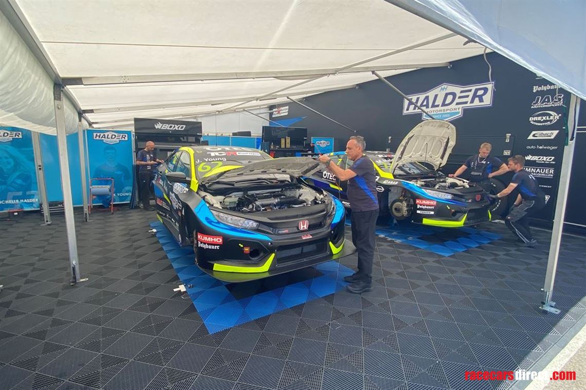 double-deck-racetrailer-with-daf-xf440-and-13