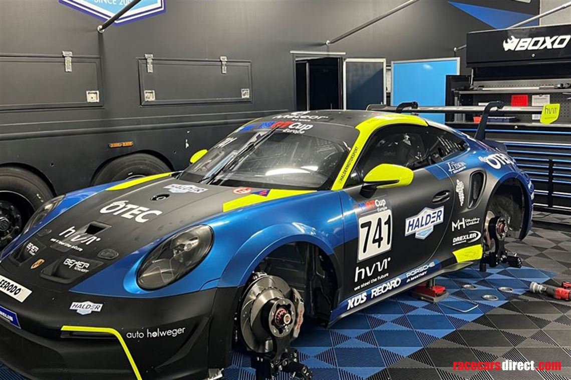 double-deck-racetrailer-with-daf-xf440-and-13