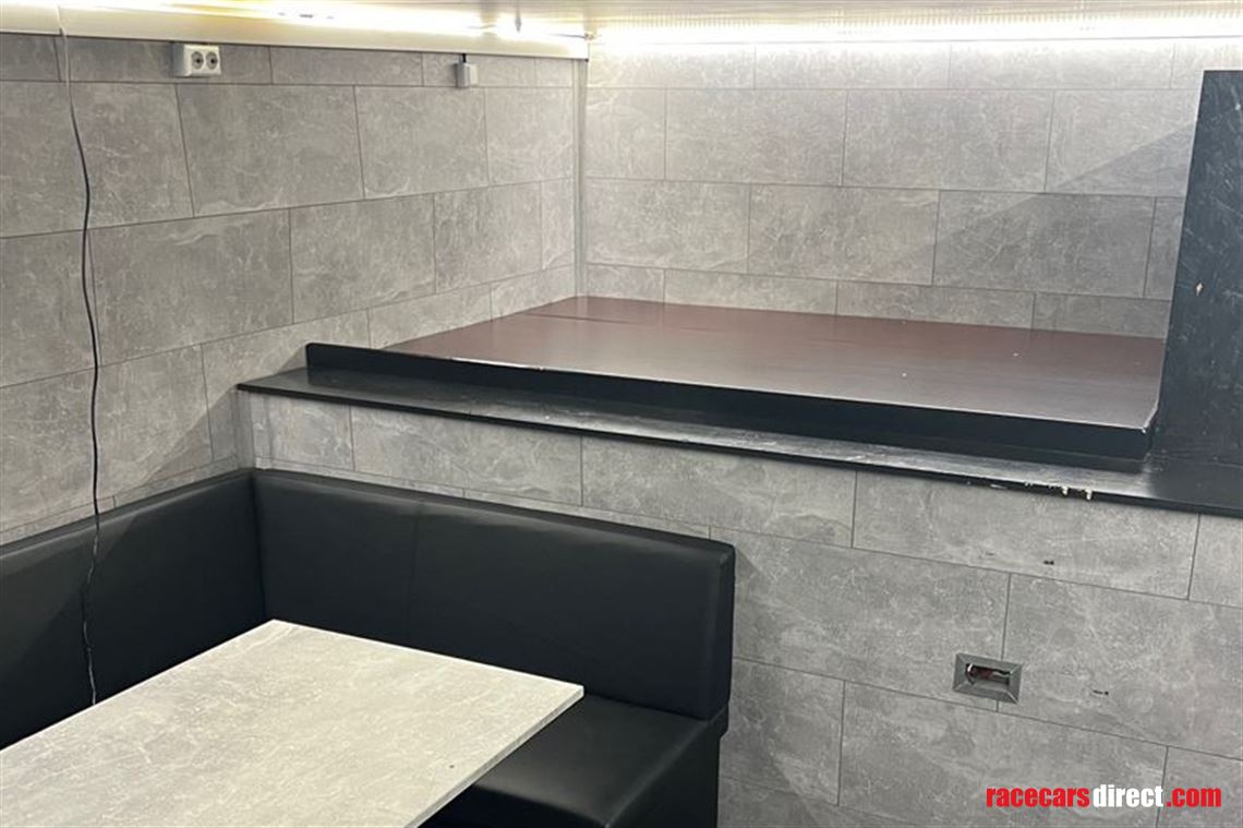 double-deck-racetrailer-with-daf-xf440-and-13