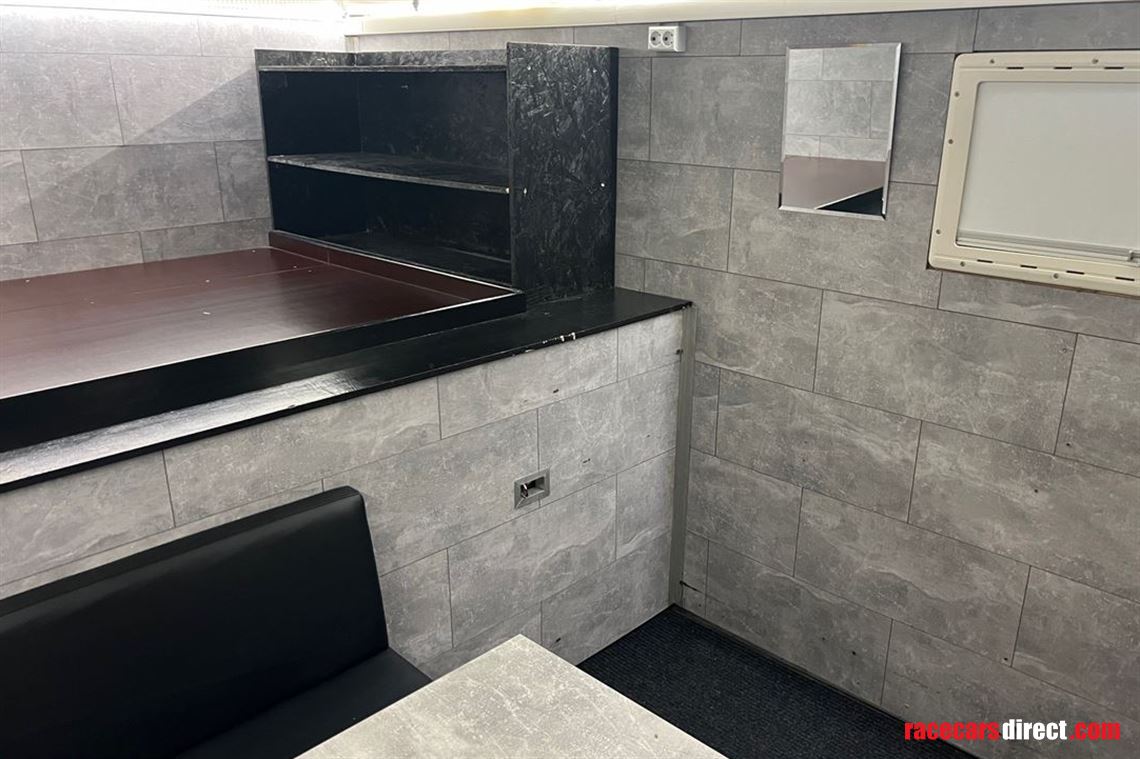 double-deck-racetrailer-with-daf-xf440-and-13