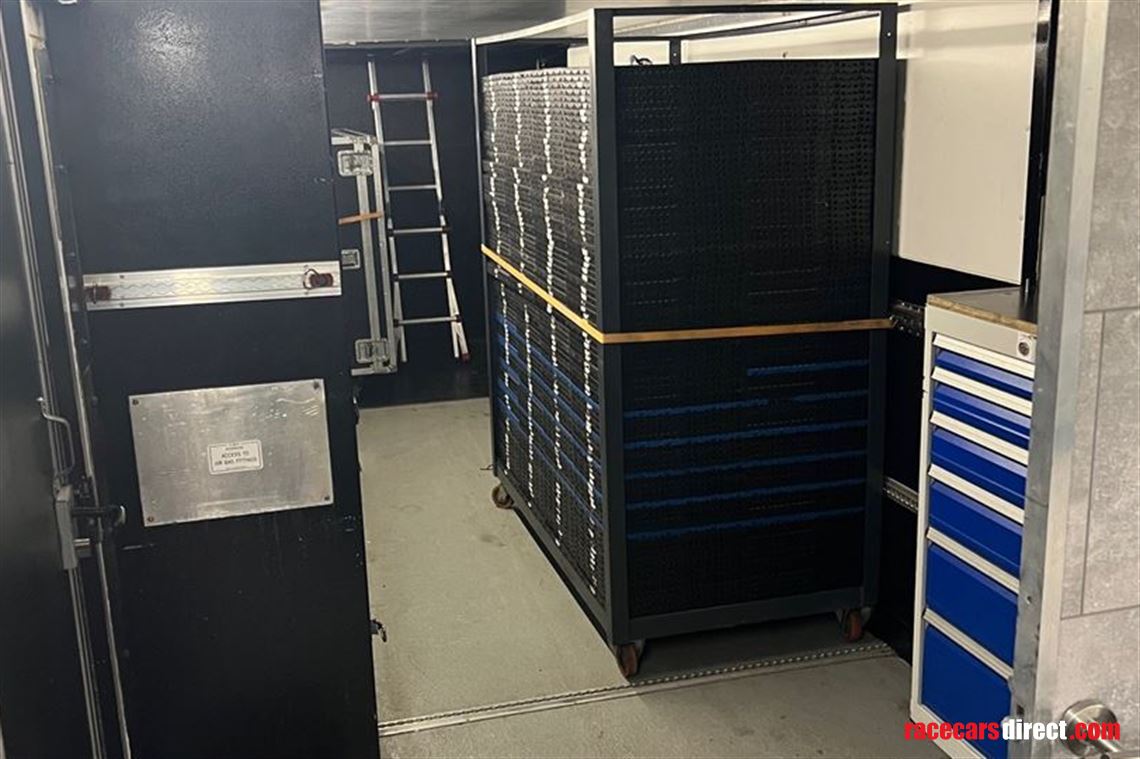 double-deck-racetrailer-with-daf-xf440-and-13