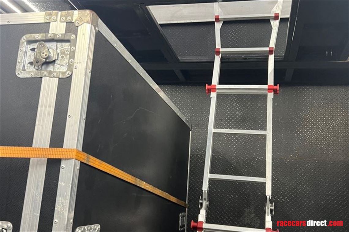 double-deck-racetrailer-with-daf-xf440-and-13