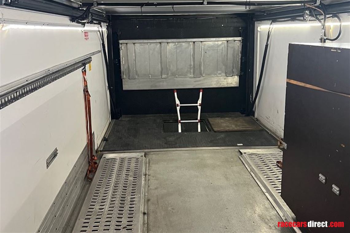 double-deck-racetrailer-with-daf-xf440-and-13