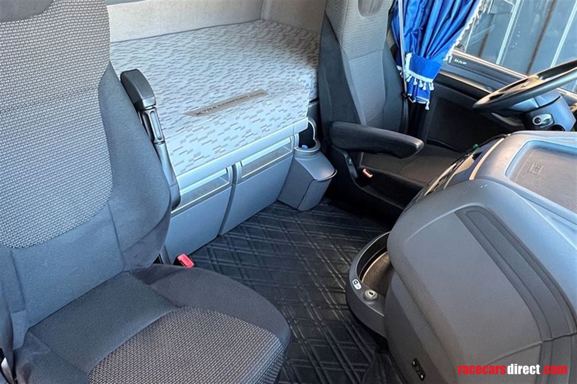 double-deck-racetrailer-with-daf-xf440-and-13