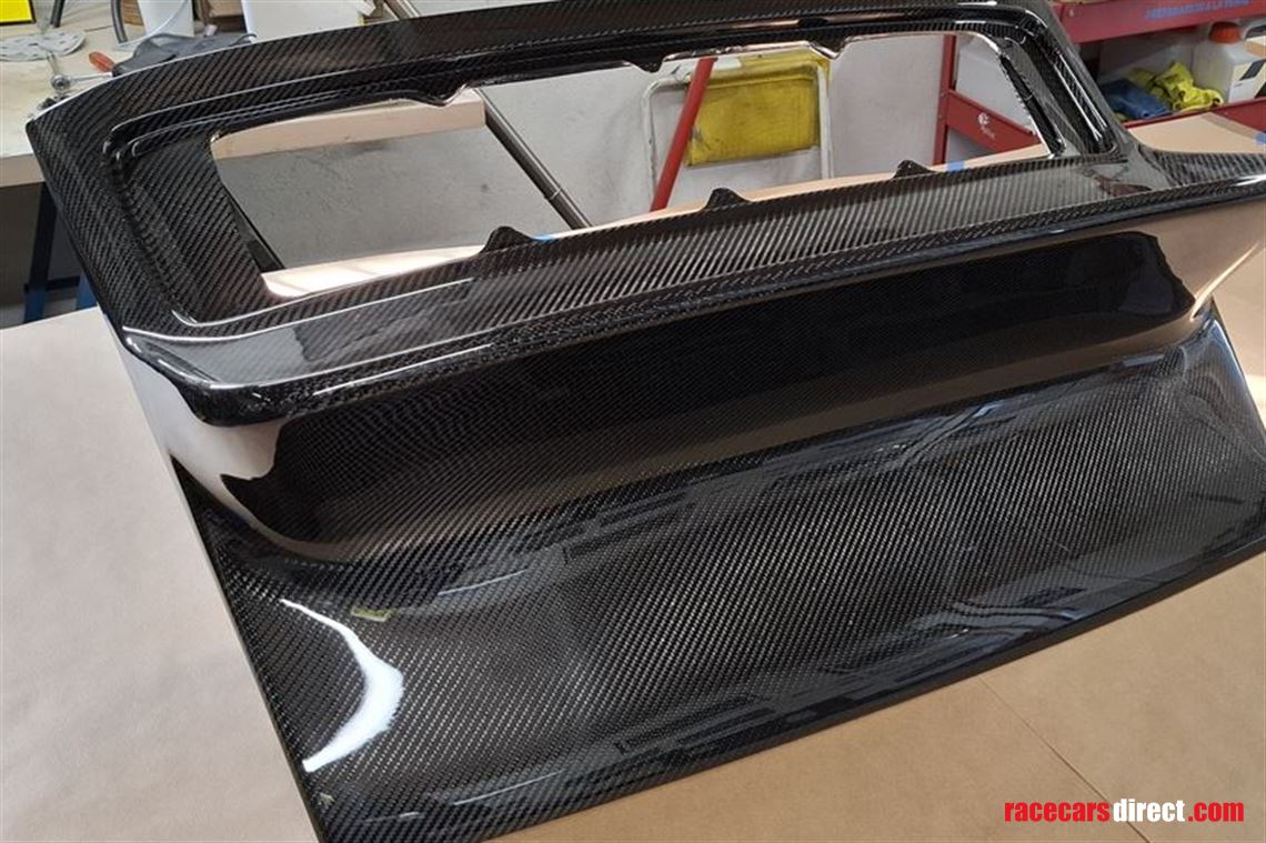 porsche-911-full-carbon-fibre-duck-tail-boot