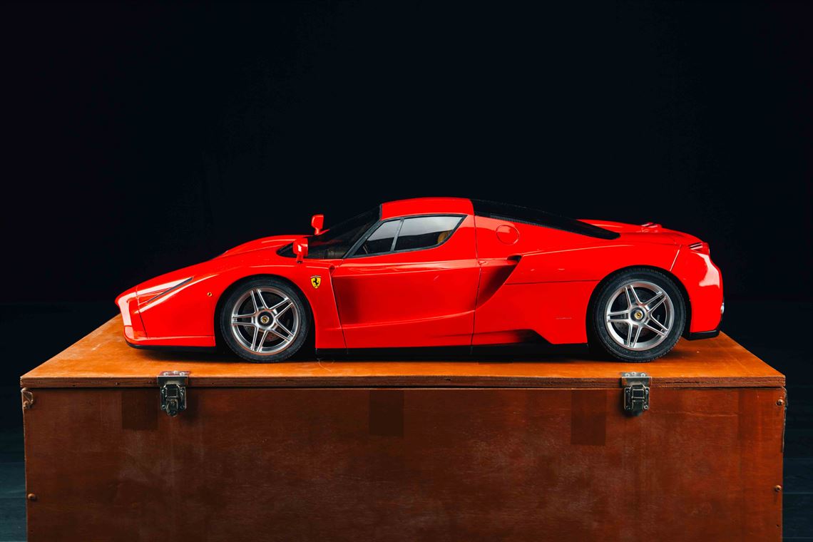 ferrari-enzo-scale-15-model