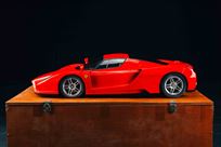 ferrari-enzo-scale-15-model