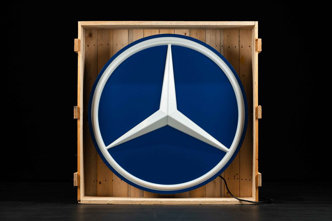 mercedes-original-sign