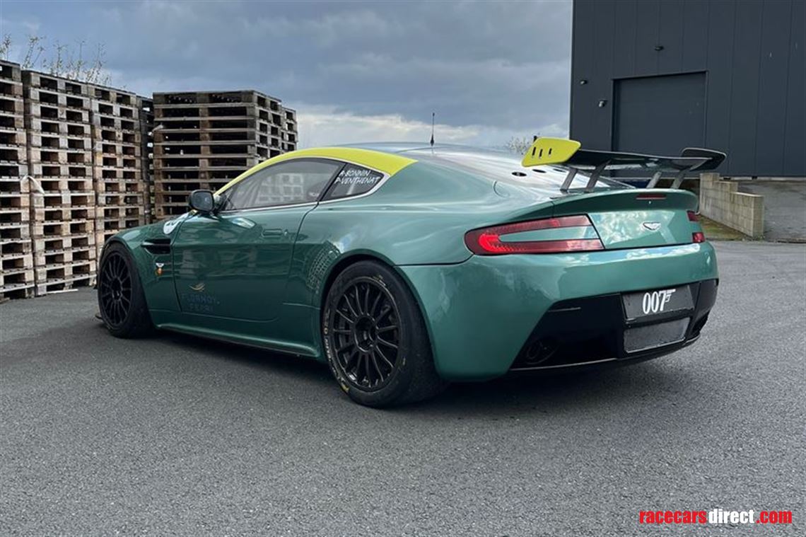 aston-martin-v8-vantage-gt4