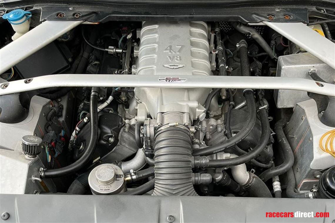 aston-martin-v8-vantage-gt4