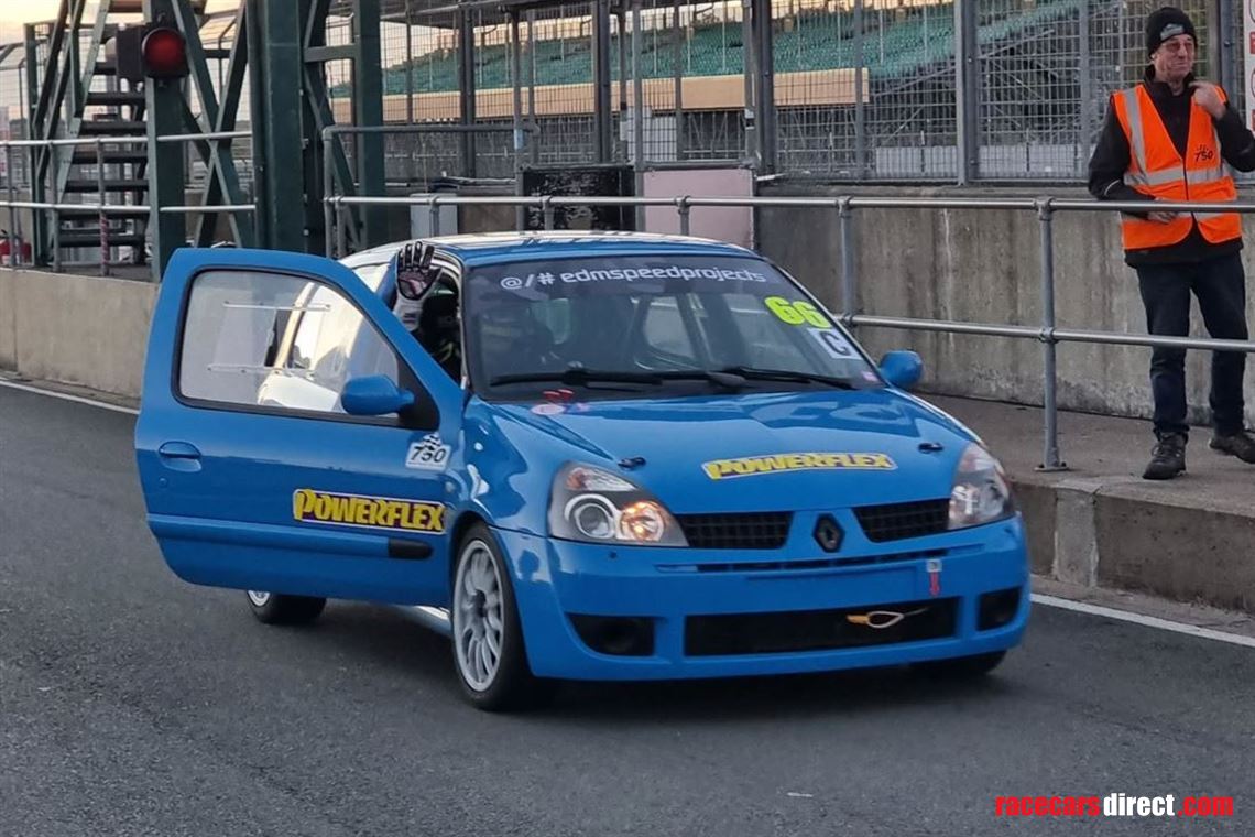 renault-clio-rs-race-car