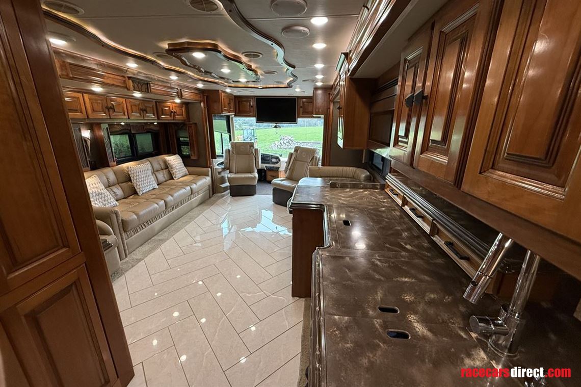 tiffin-motorhomes-allegro-bus