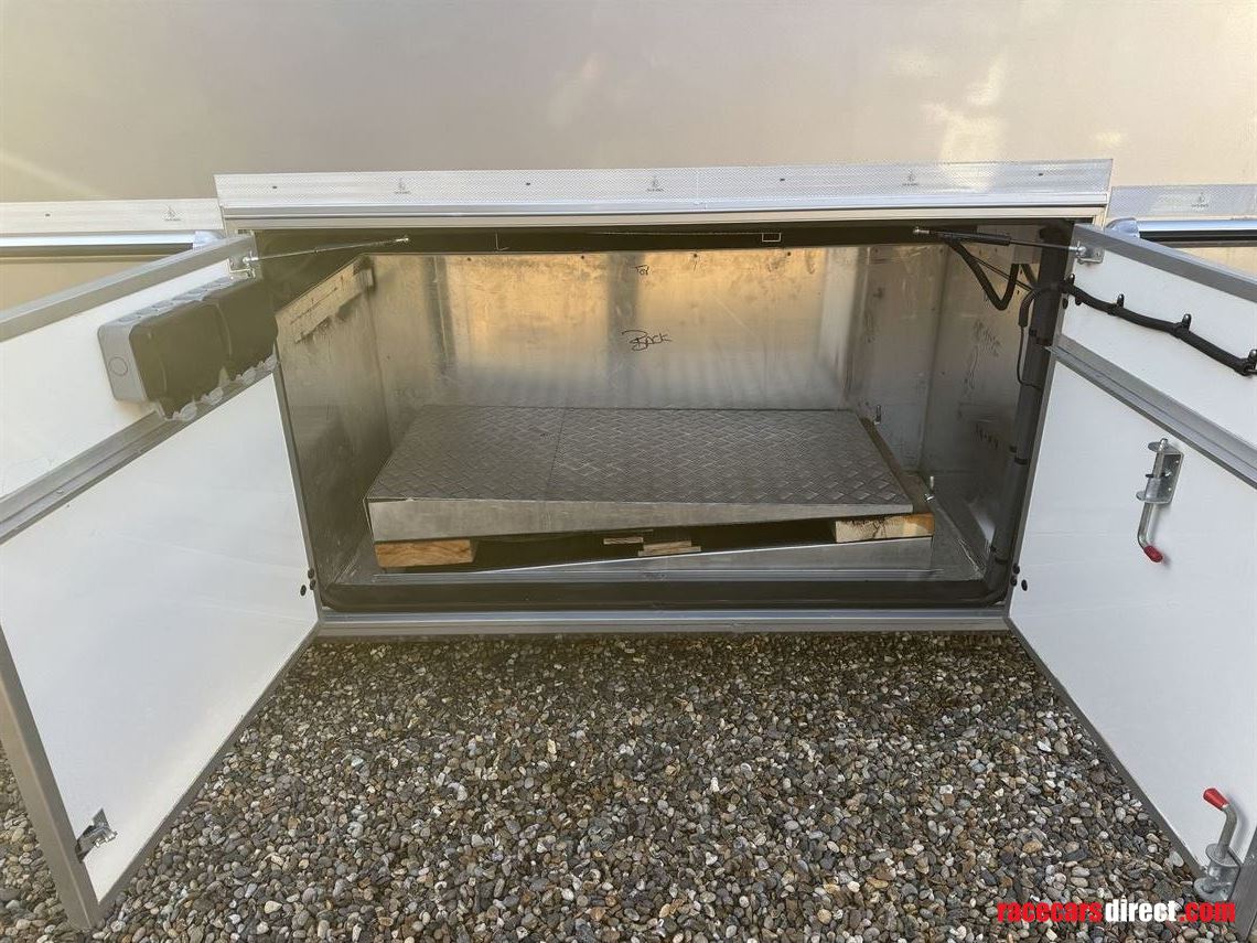 2018-equicruiser-motorhome-race-truck-with-ga