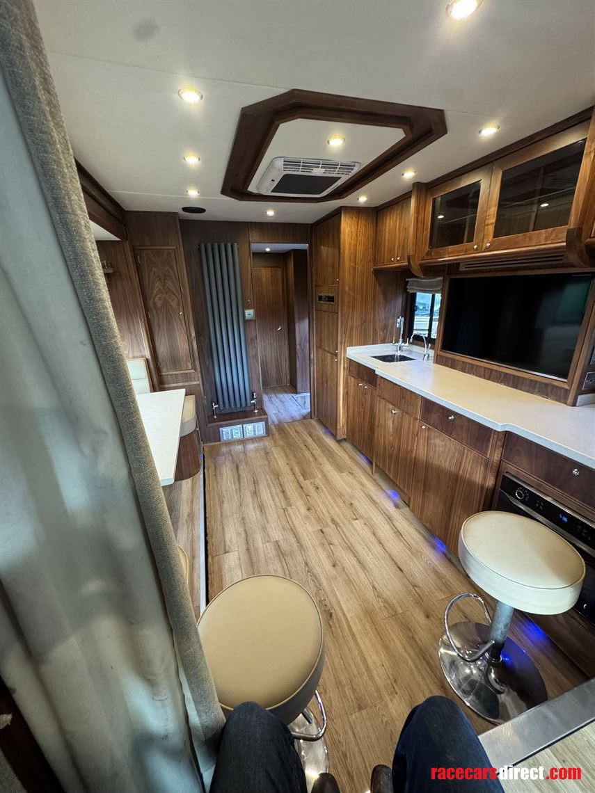 2018-equicruiser-motorhome-race-truck-with-ga