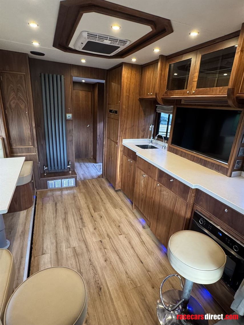 2018-equicruiser-motorhome-race-truck-with-ga